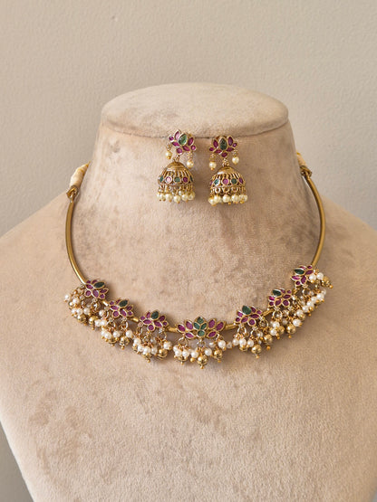 Pavitra Necklace Set