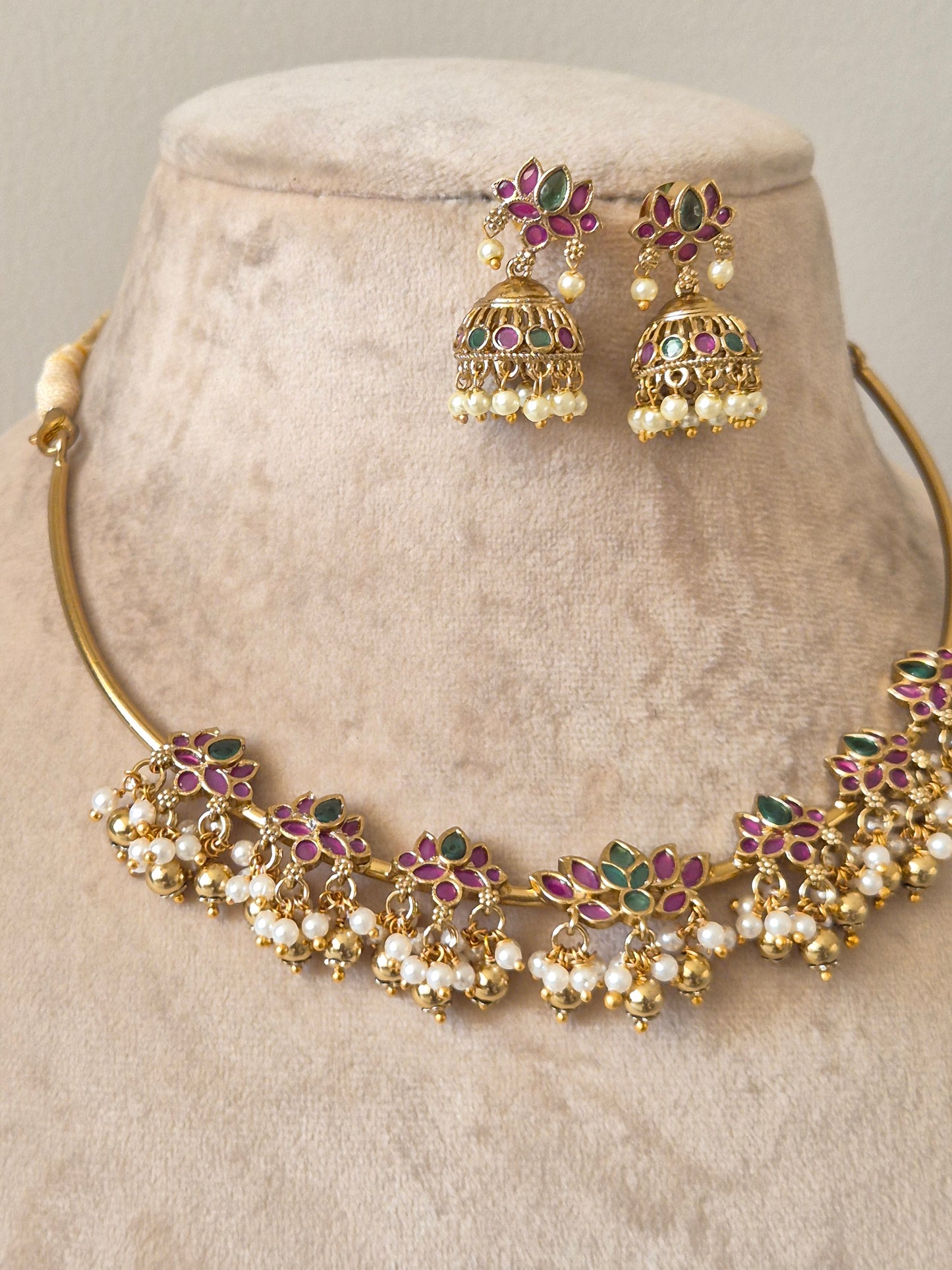 Pavitra Necklace Set