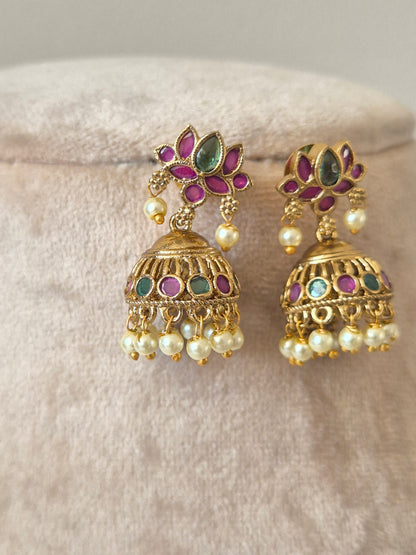 Pavitra Necklace Set