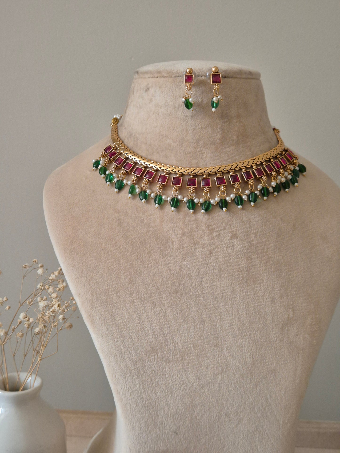 Tanvisha Necklace Set