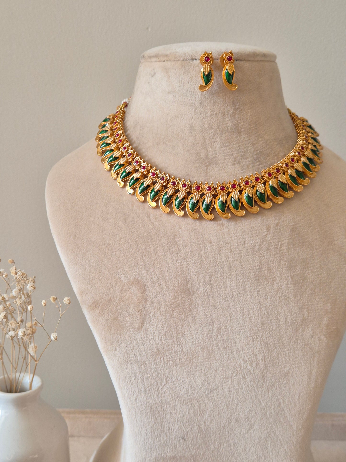 Nivetha Necklace Set