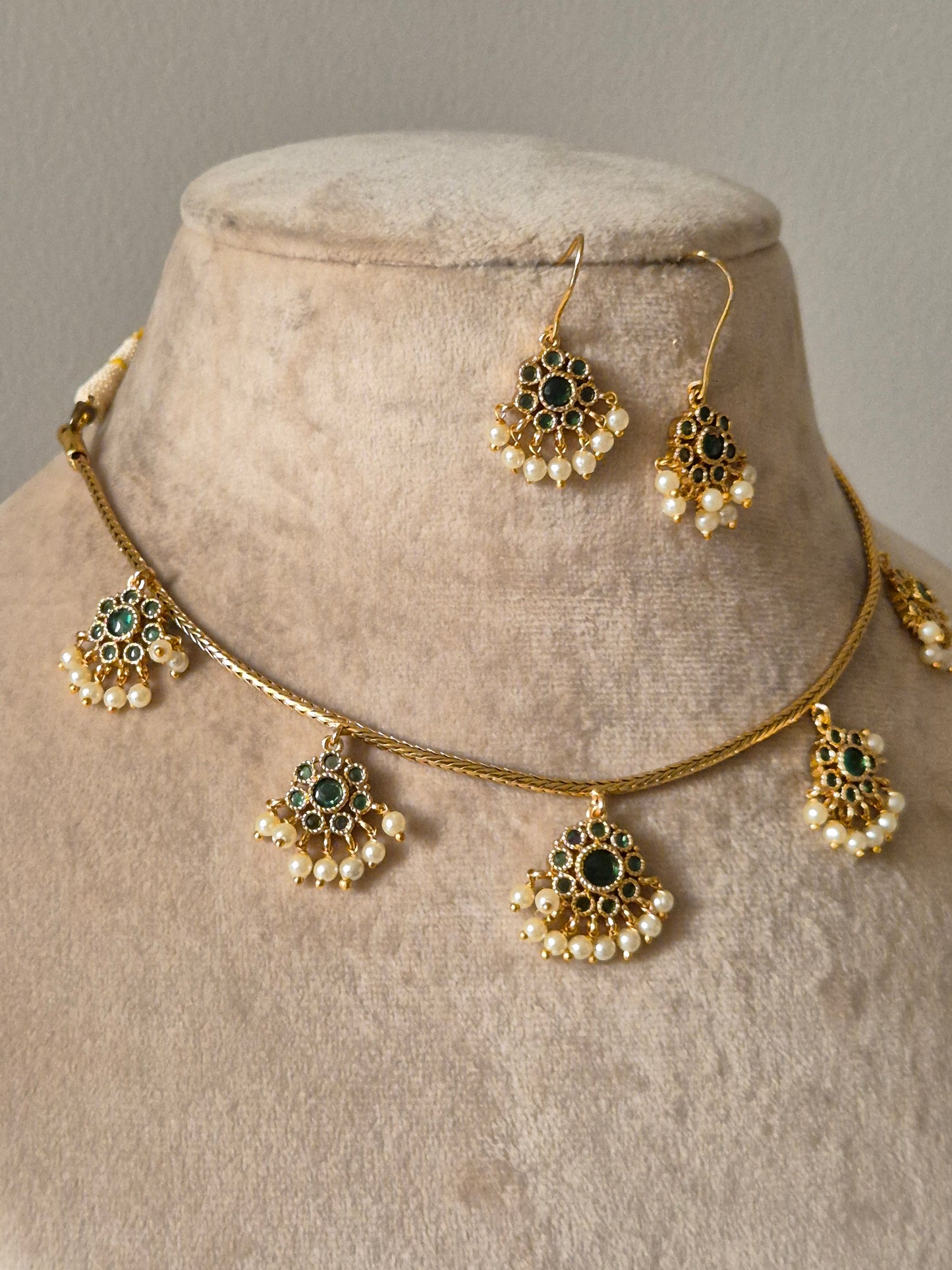 Mira Necklace Set