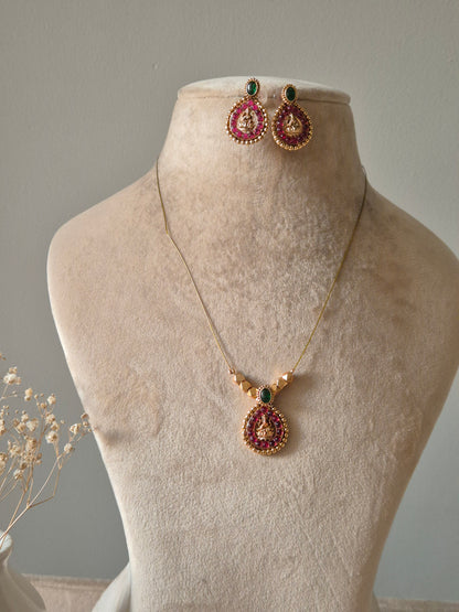 Nimrat Invisible Chain Necklace Set
