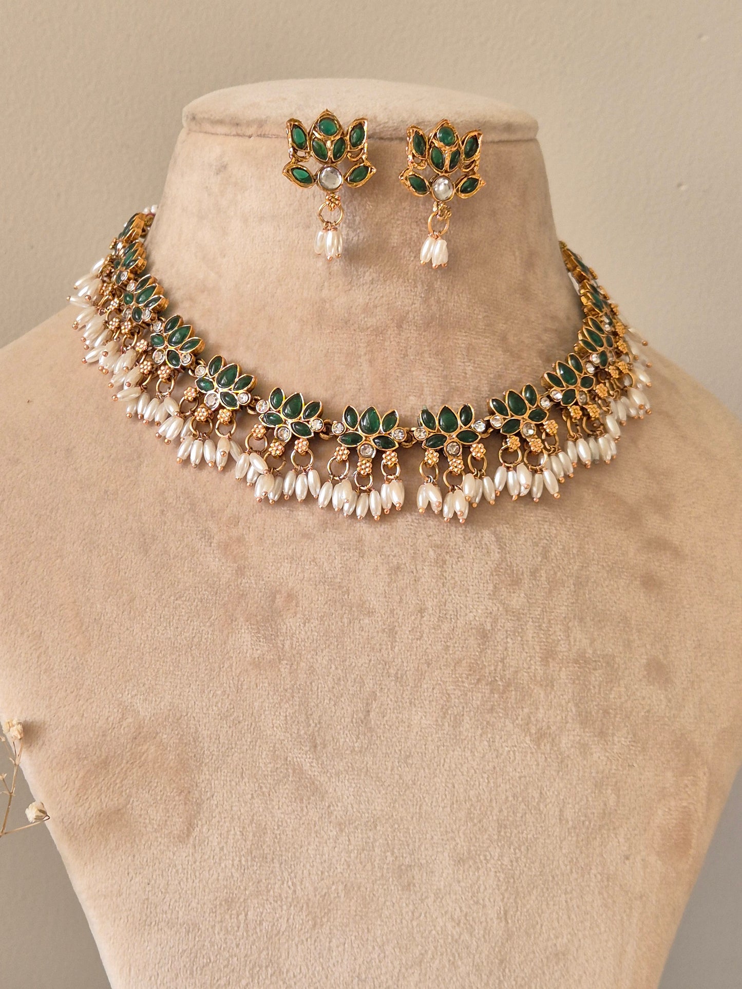 Dipili Necklace Set