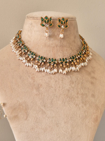 Dipili Necklace Set