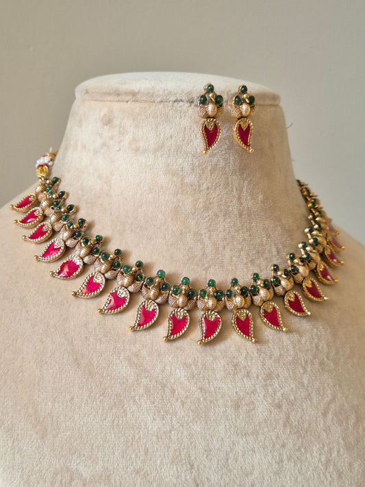 Chavvi Necklace Set
