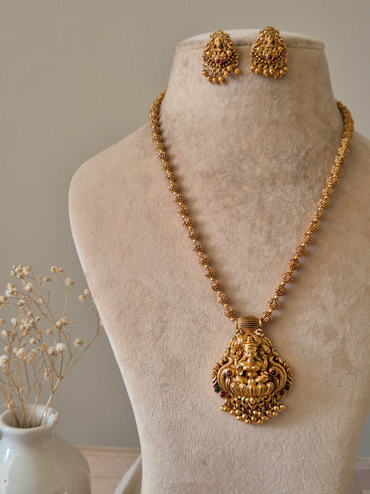 Artha Necklace Set