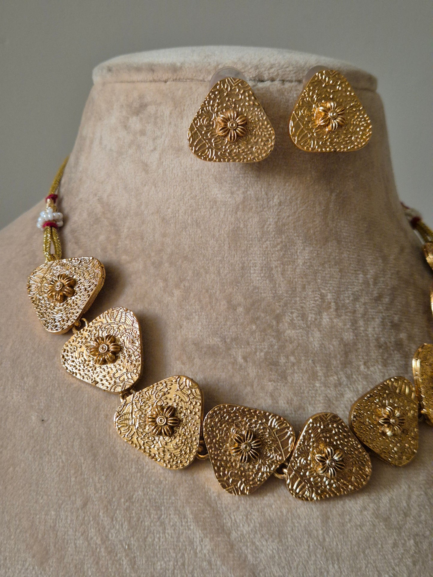 Ritvika Necklace Set