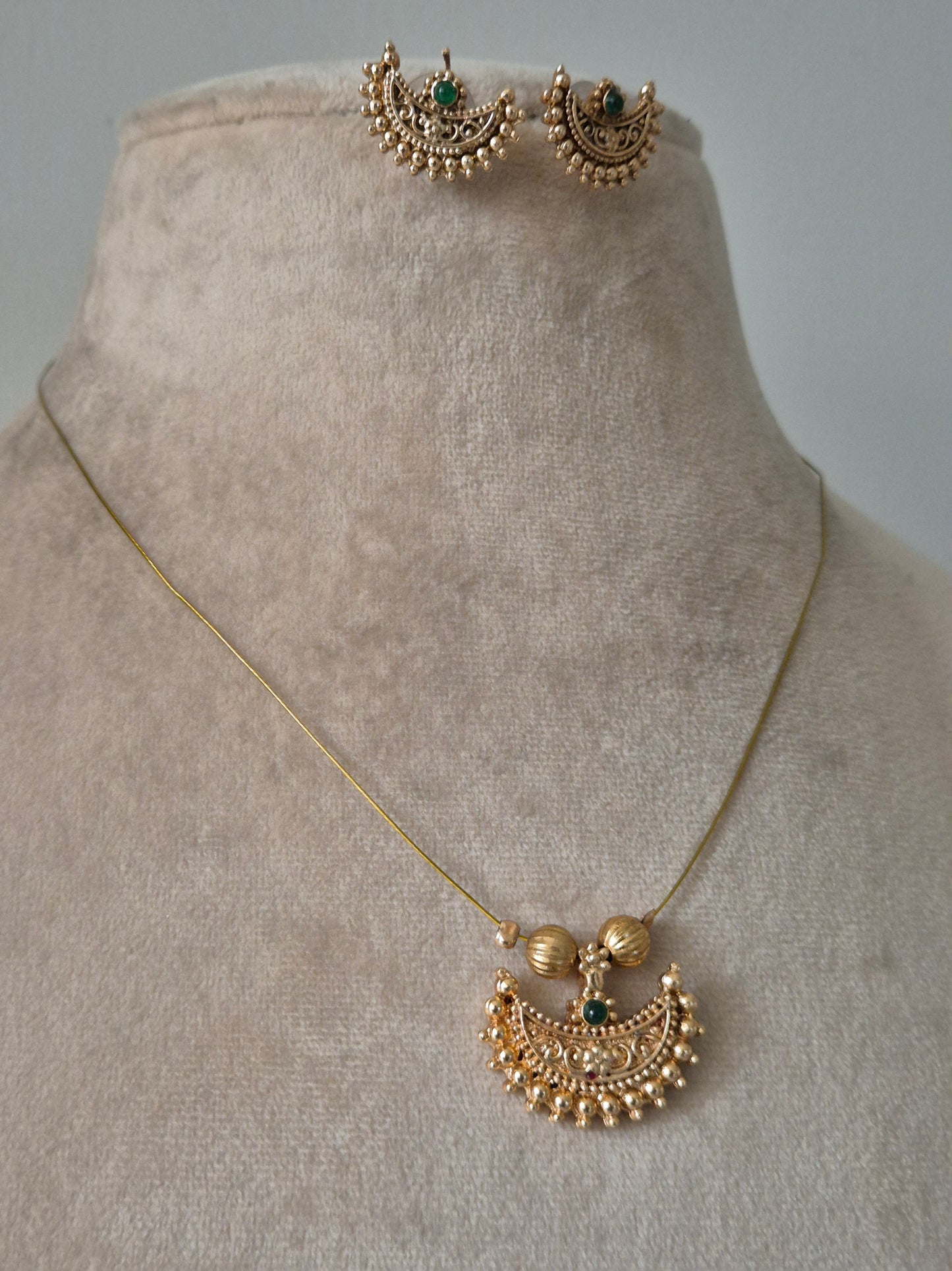 Jiyana Necklace Set