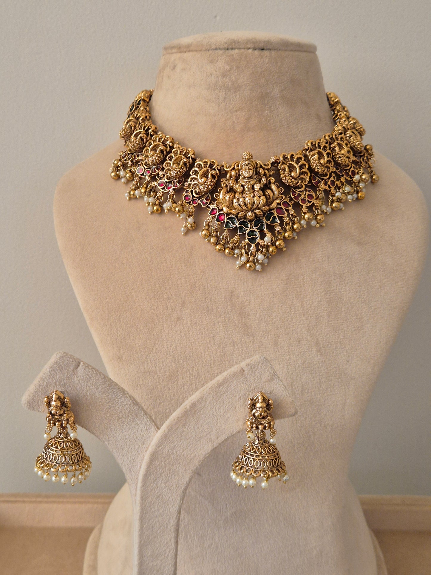 Pragati Necklace Set