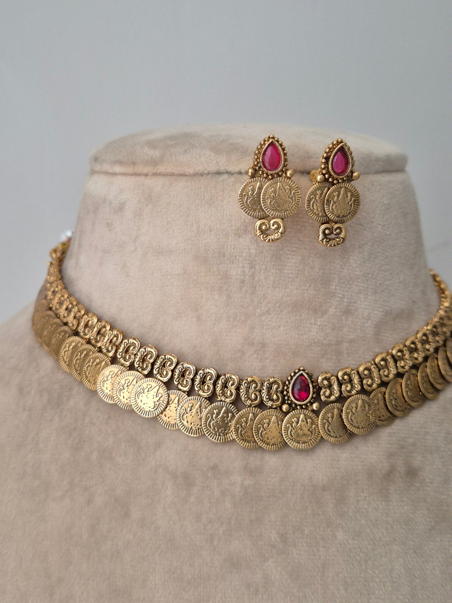 Haimvati Necklace Set