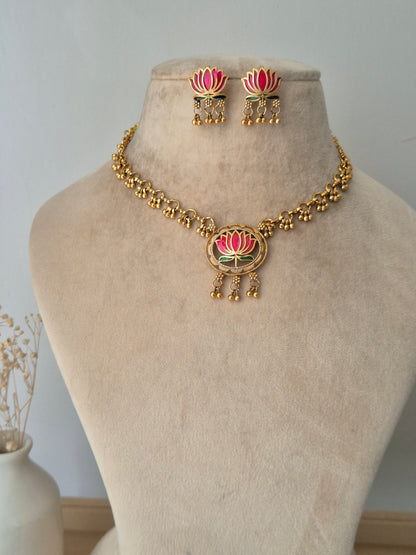 Latha Necklace Set