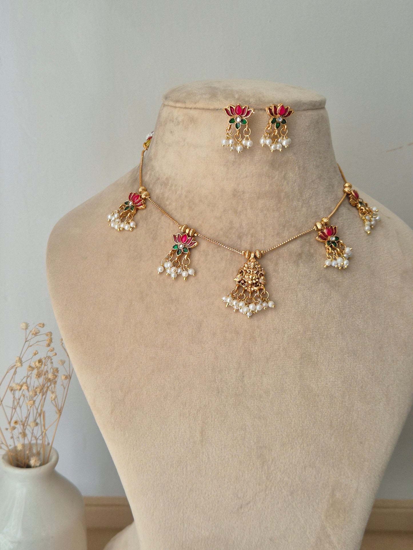 Evani Necklace Set