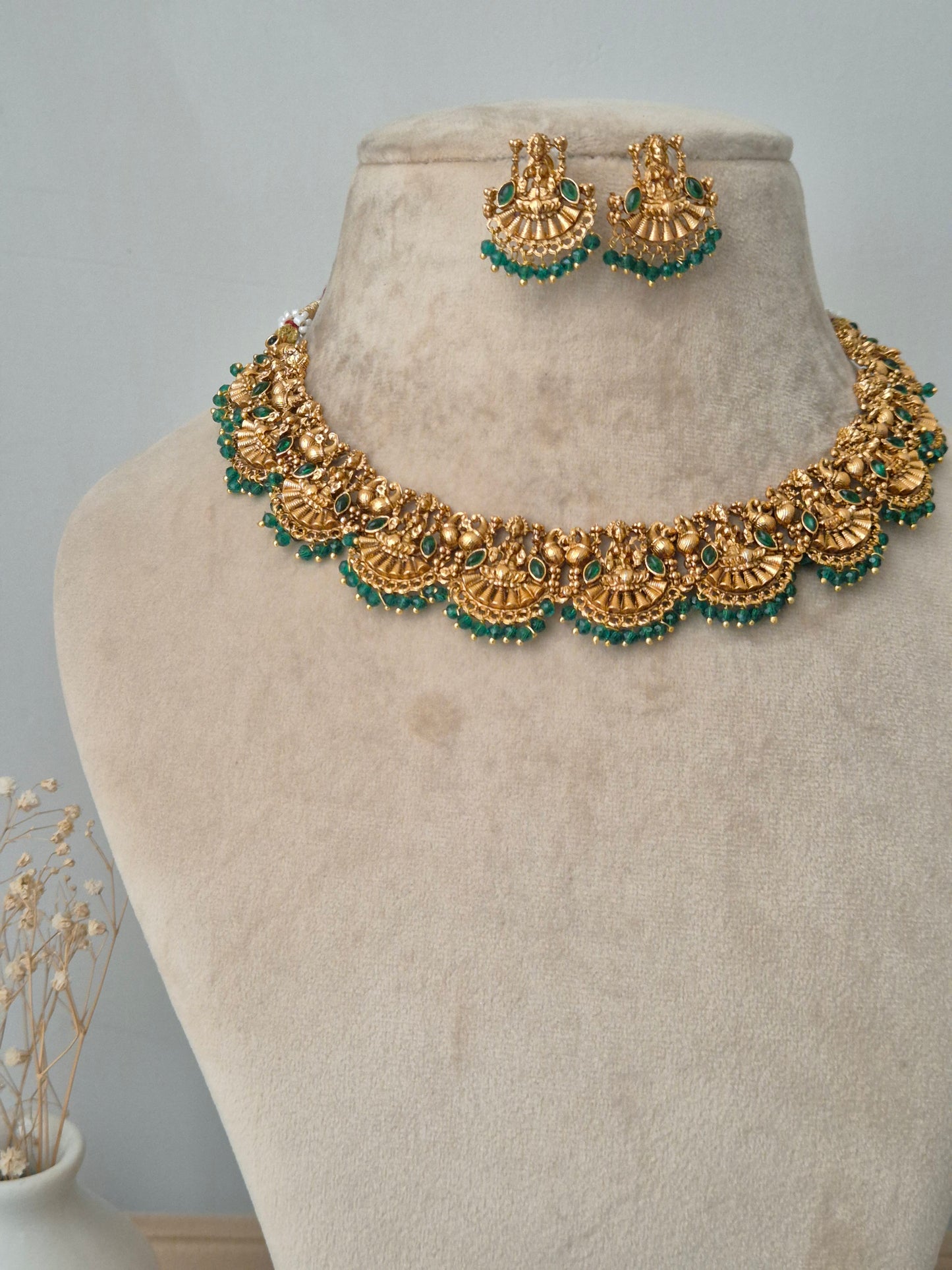 Darpana Necklace Set