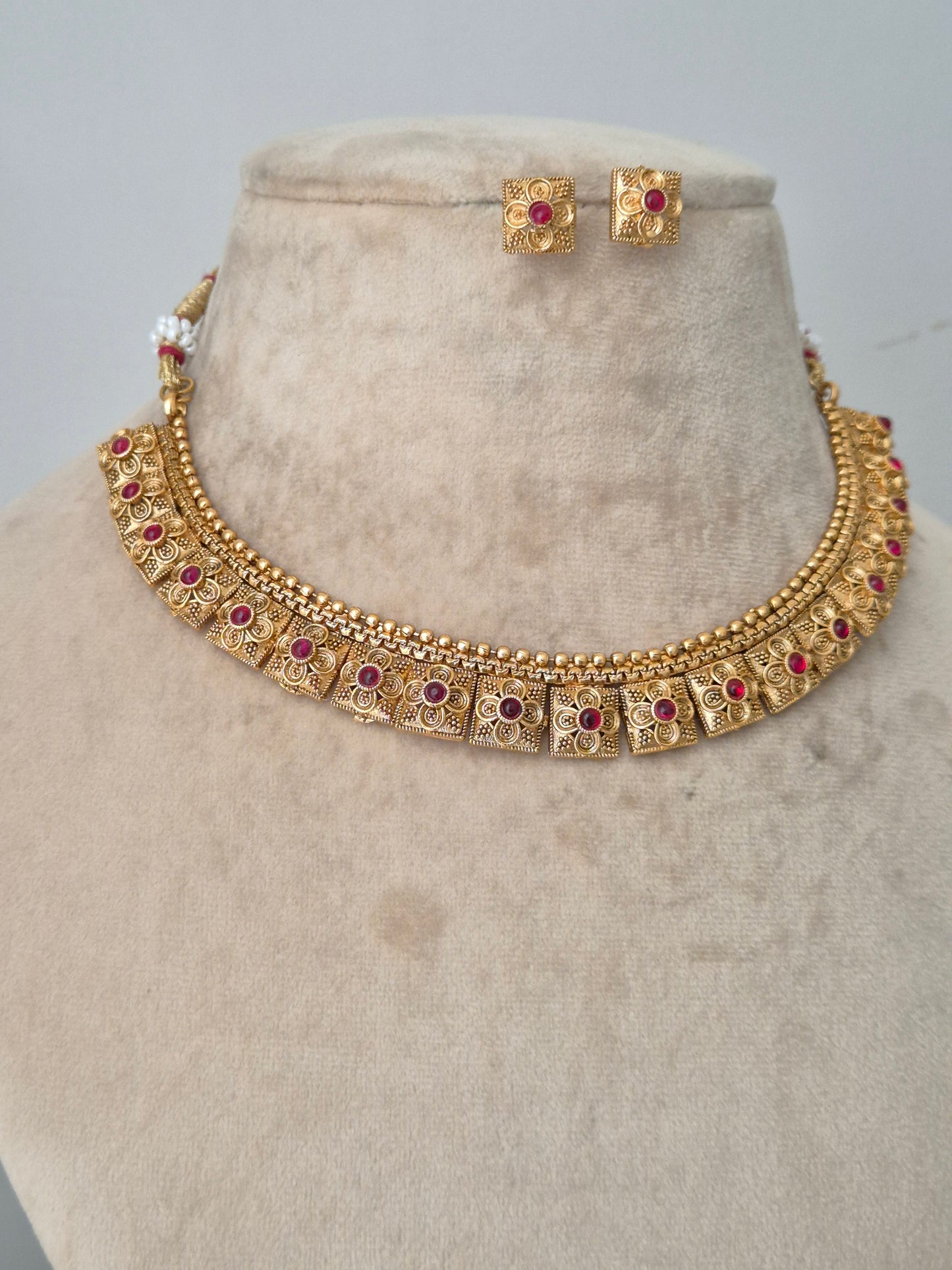 Chitra Necklace Set