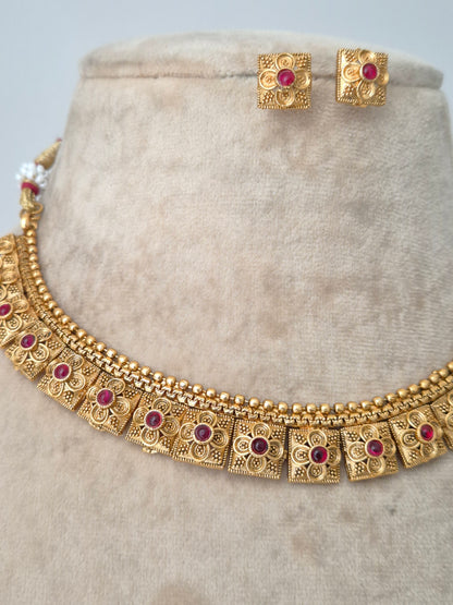 Chitra Necklace Set