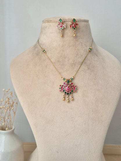 Qushi Necklace Set