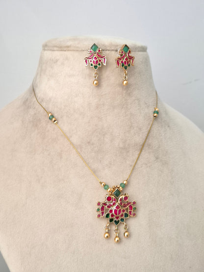 Qushi Necklace Set