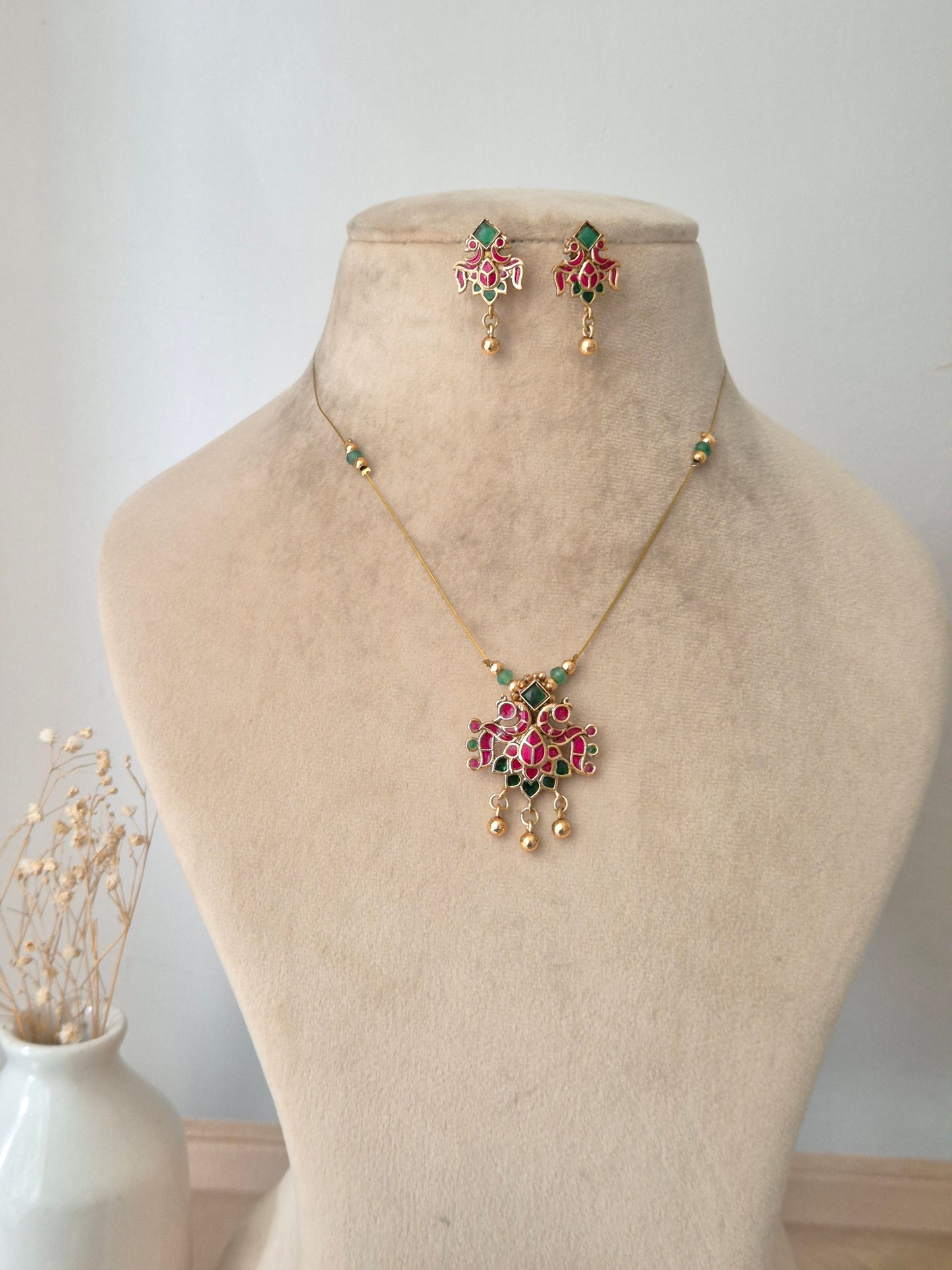 Qushi Necklace Set