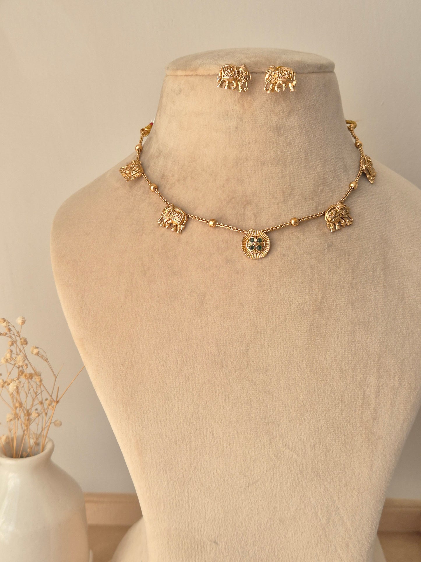 Yoshita Necklace Set