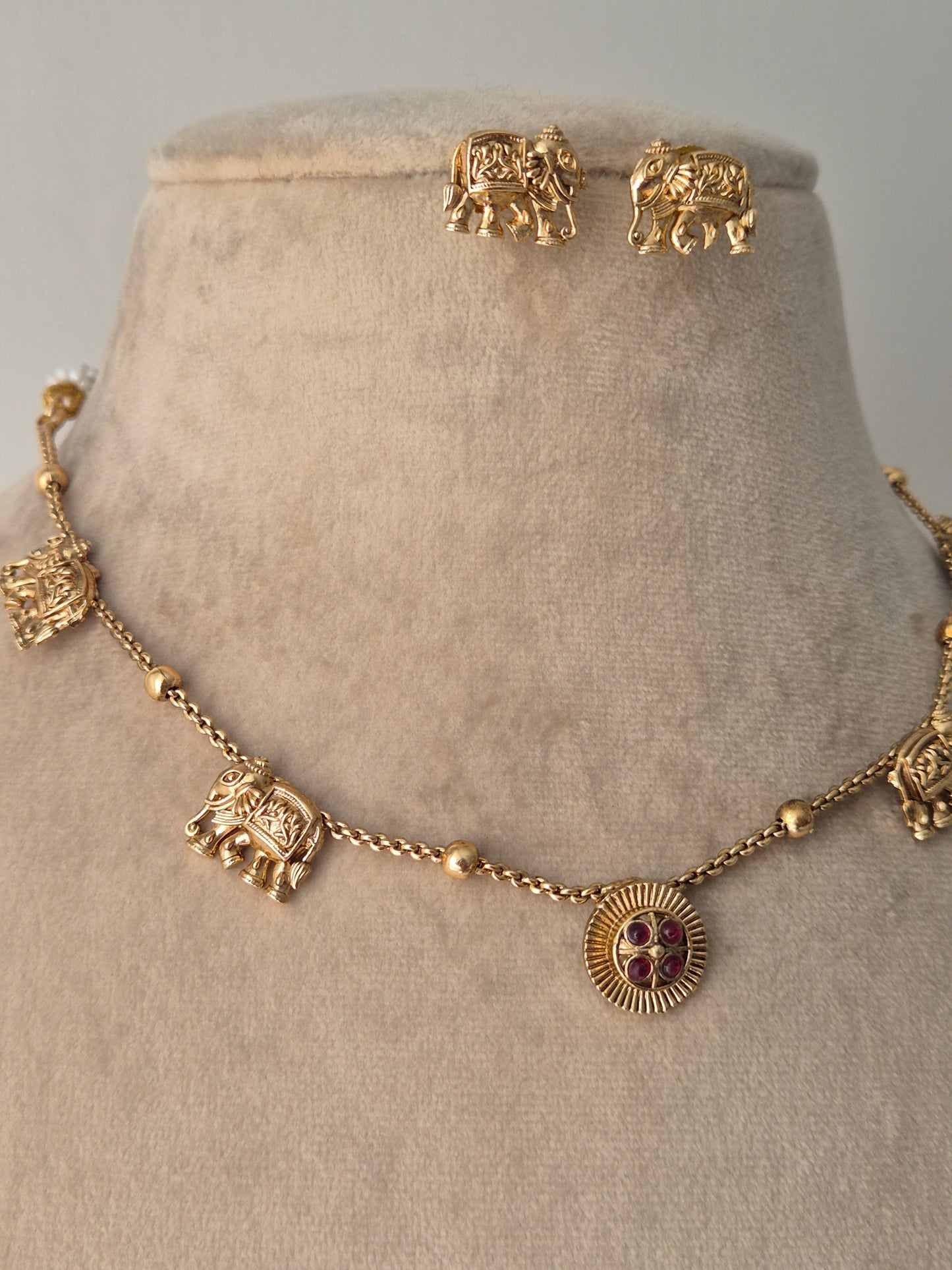 Vartika Necklace Set