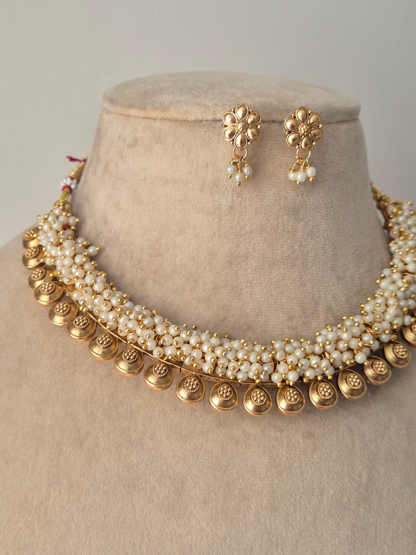 Usha Necklace Set