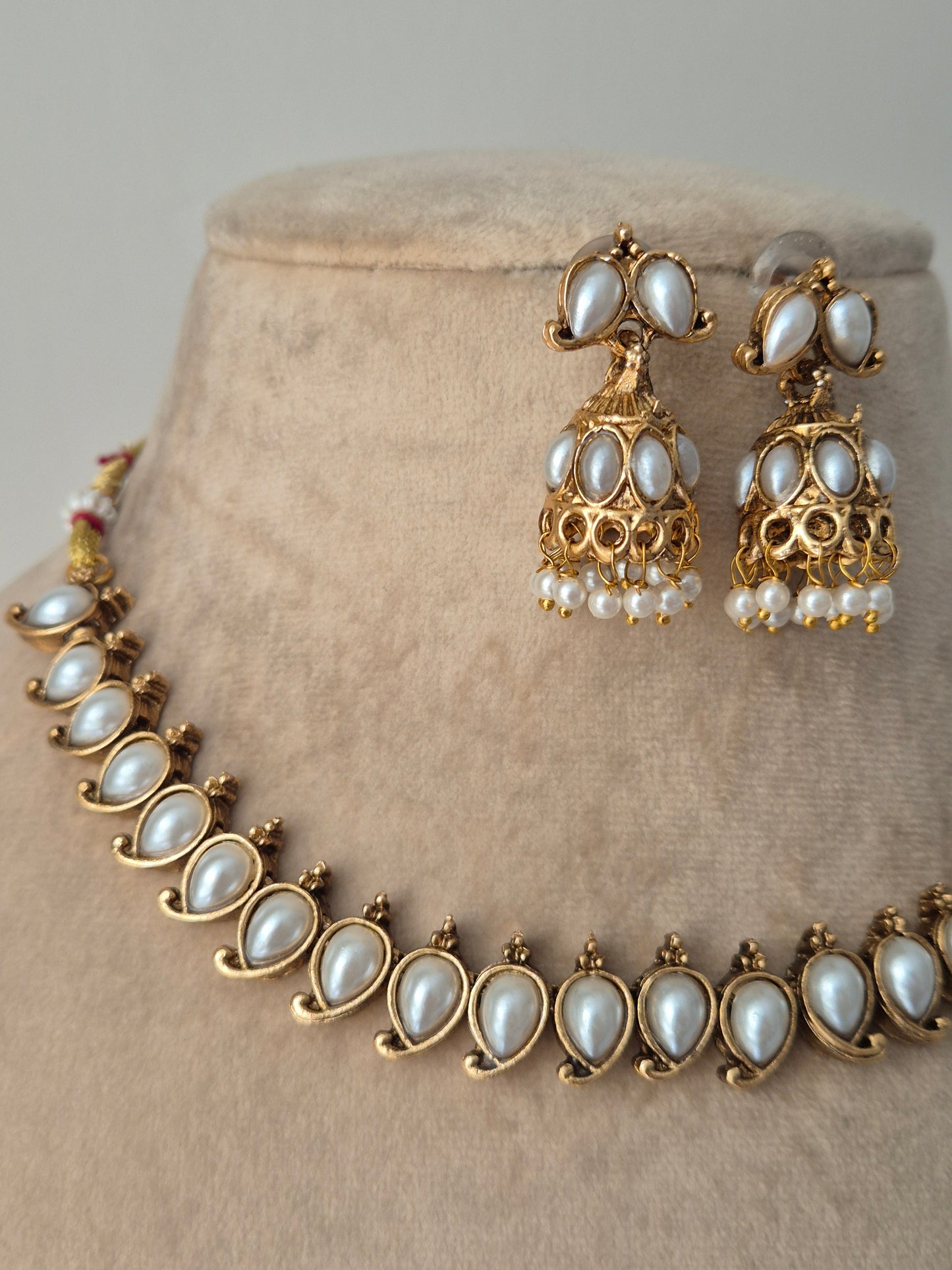 Orvi Necklace Set