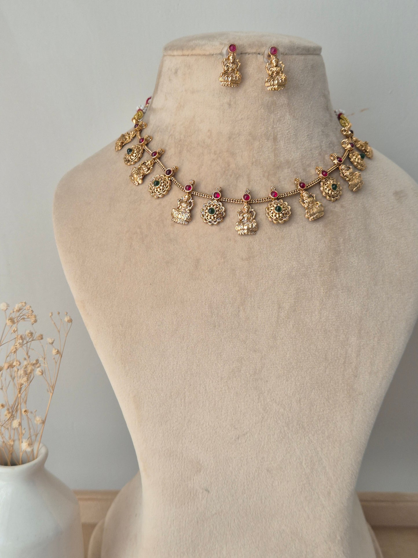Tanushri Necklace Set