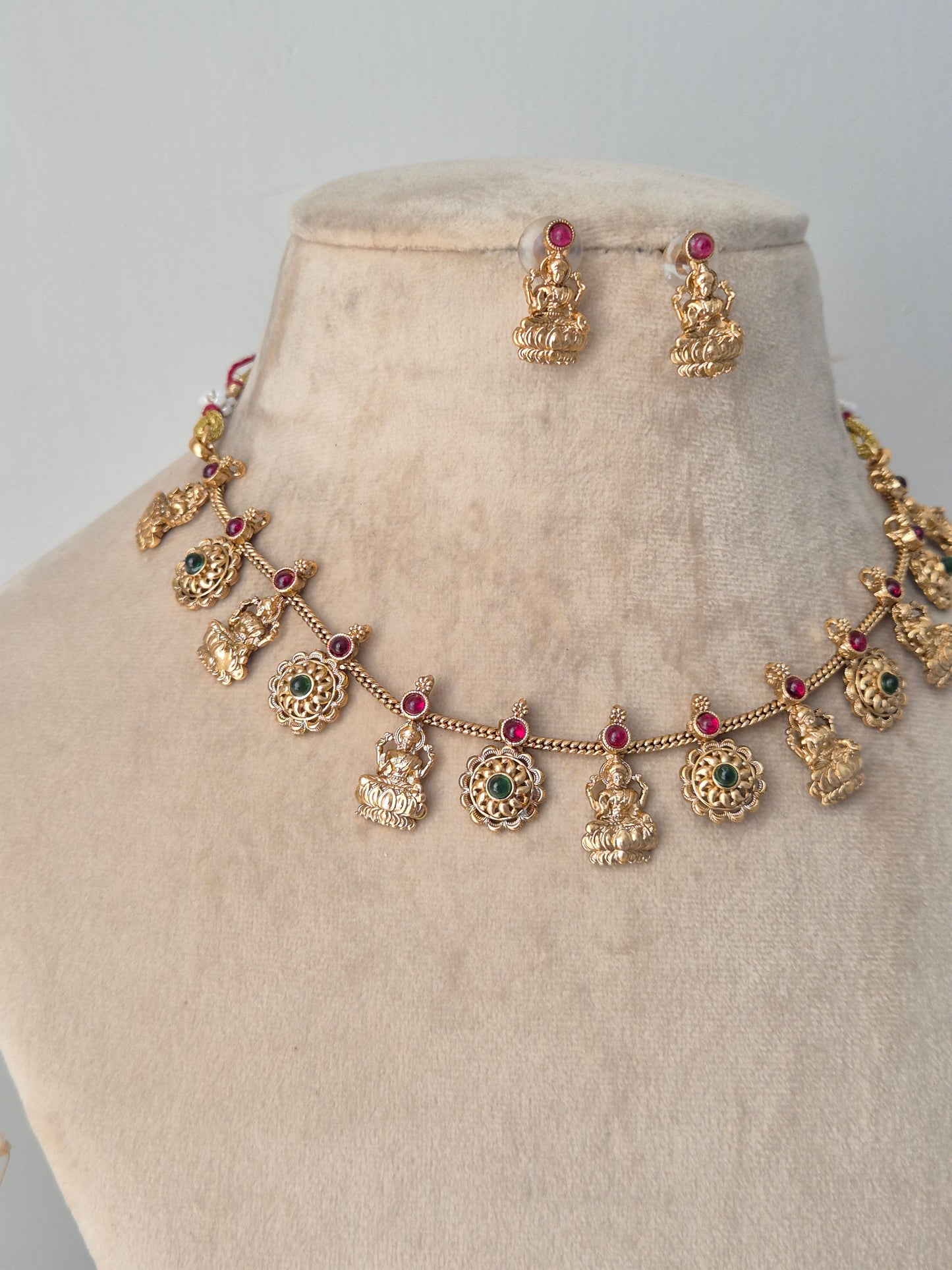 Tanushri Necklace Set