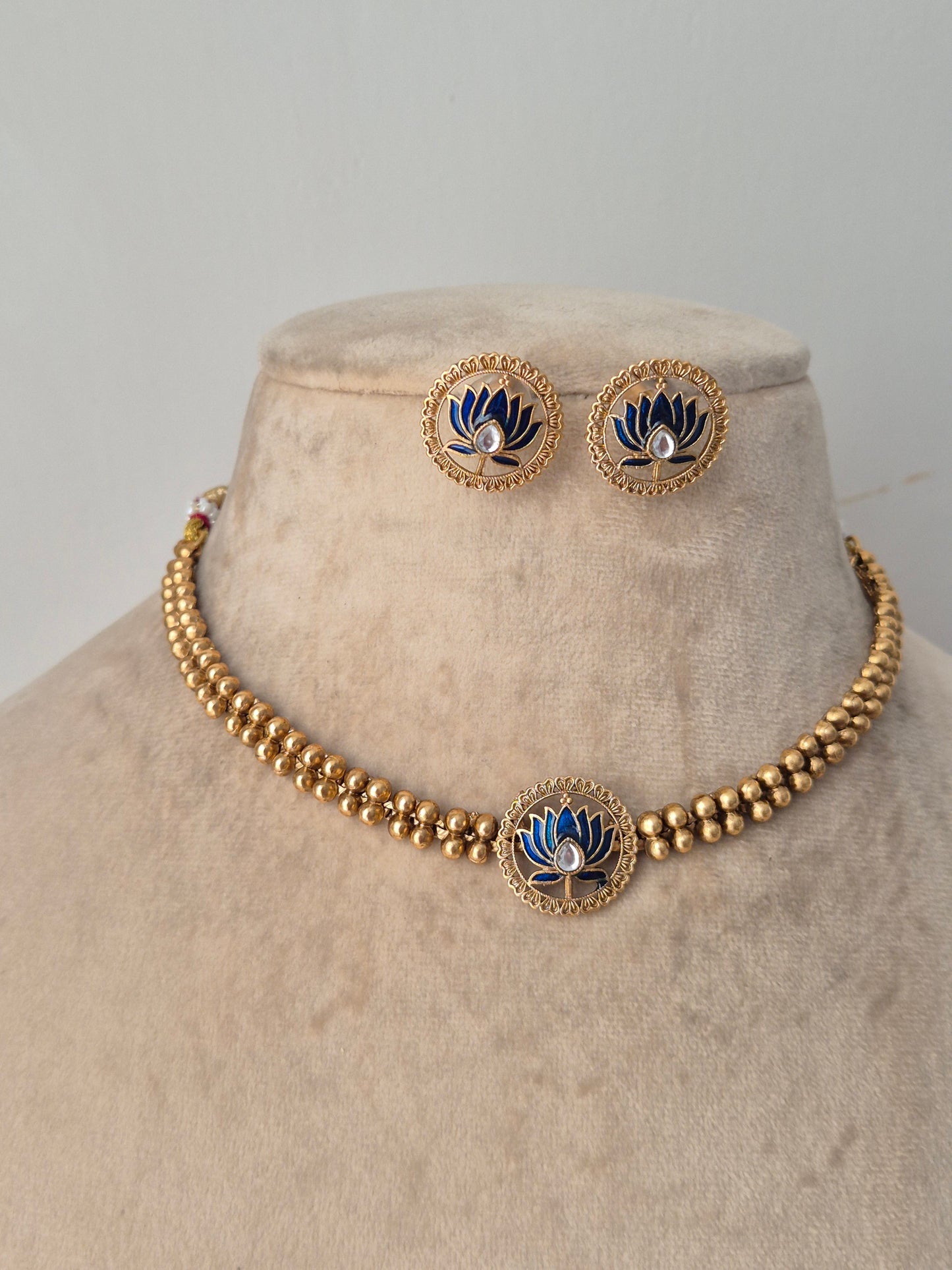 Shikha Necklace Set