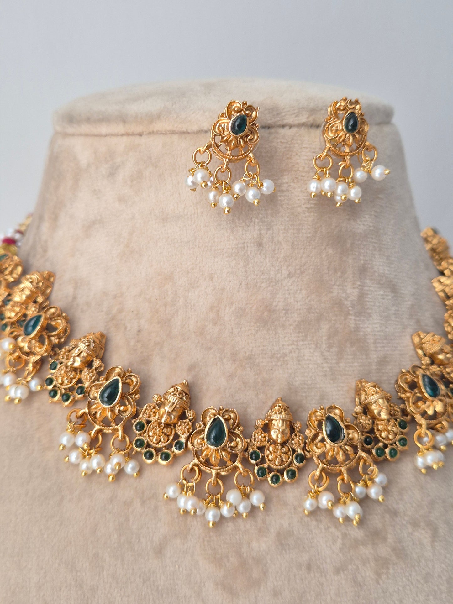 Neelam Necklace Set