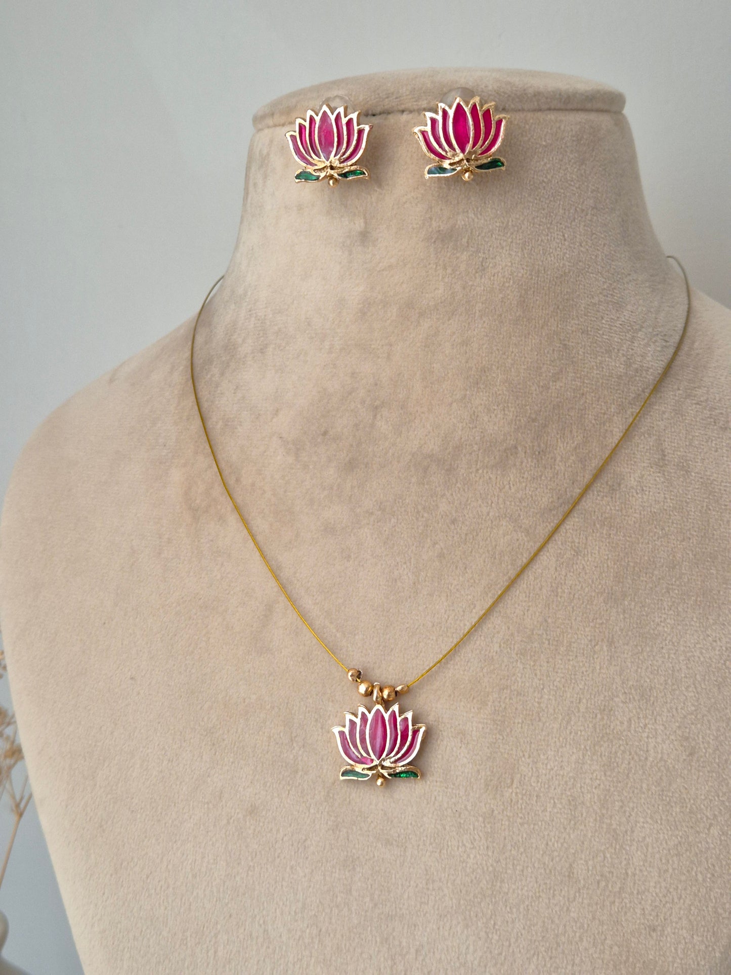 Bhagya Invisible Chain Necklace Set