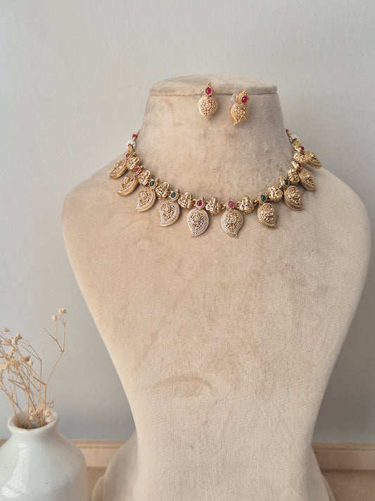 Devanda Necklace Set