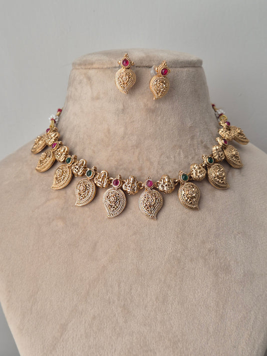 Devanda Necklace Set