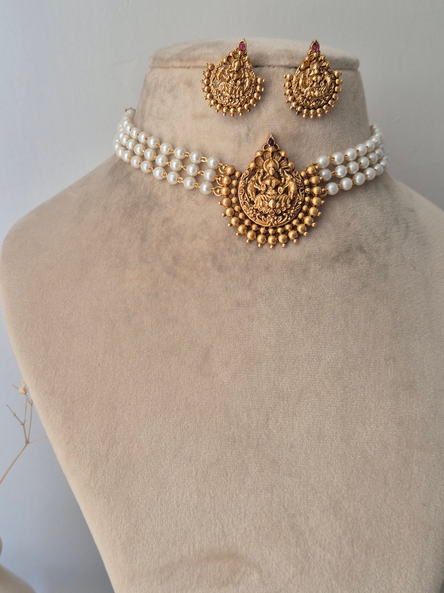 Edha Necklace Set