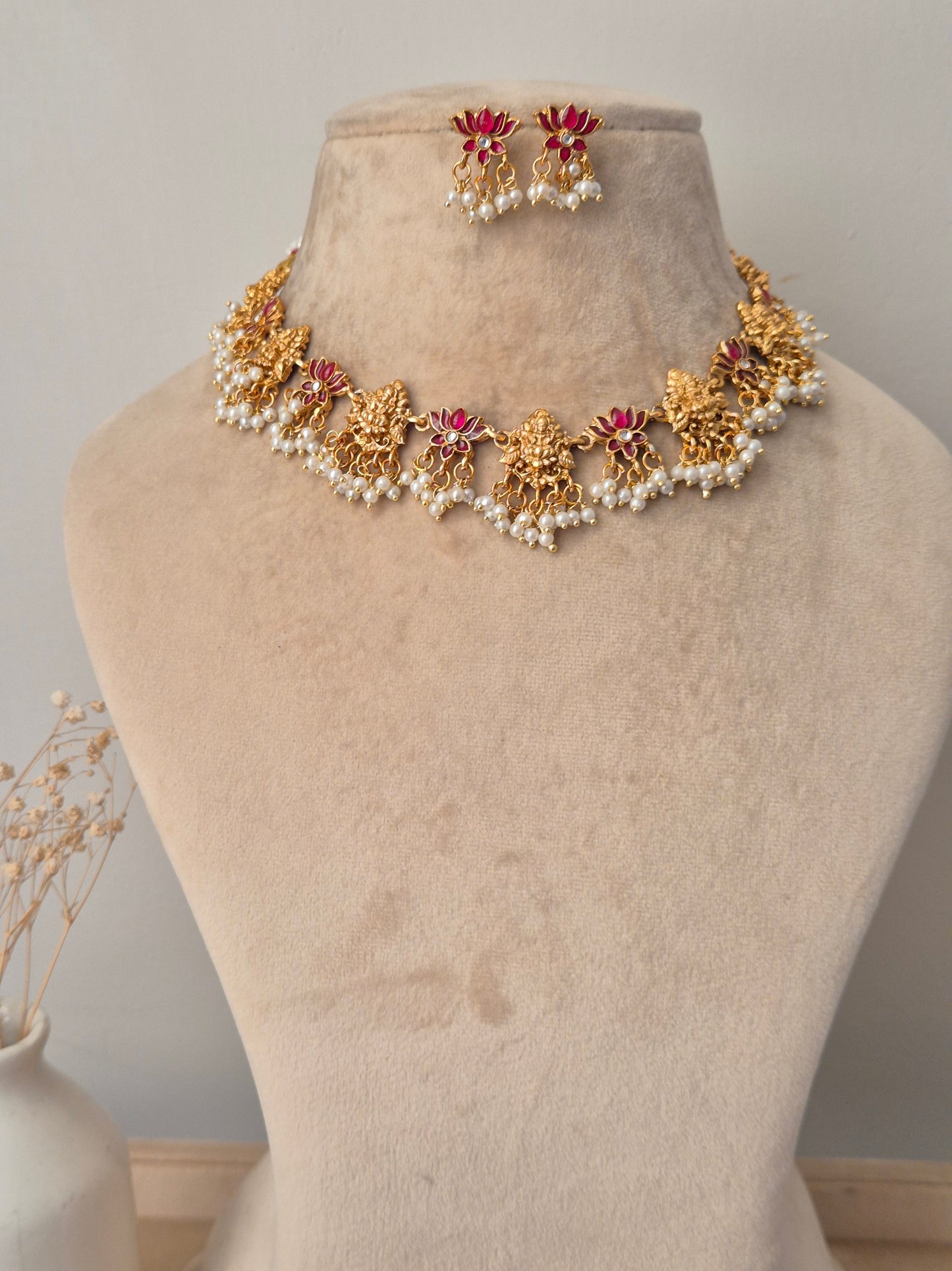 Ipshita Necklace Set