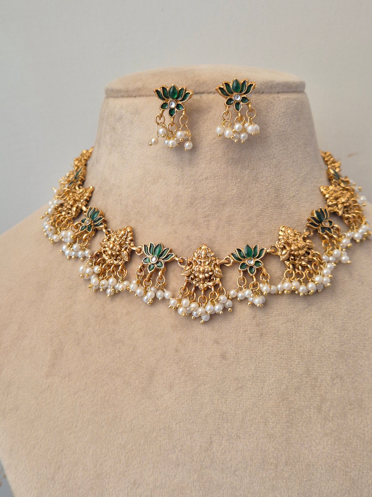 Kapila Necklace Set