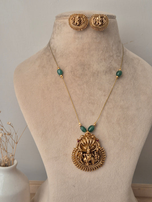 Uditi Invisible Chain Necklace Set