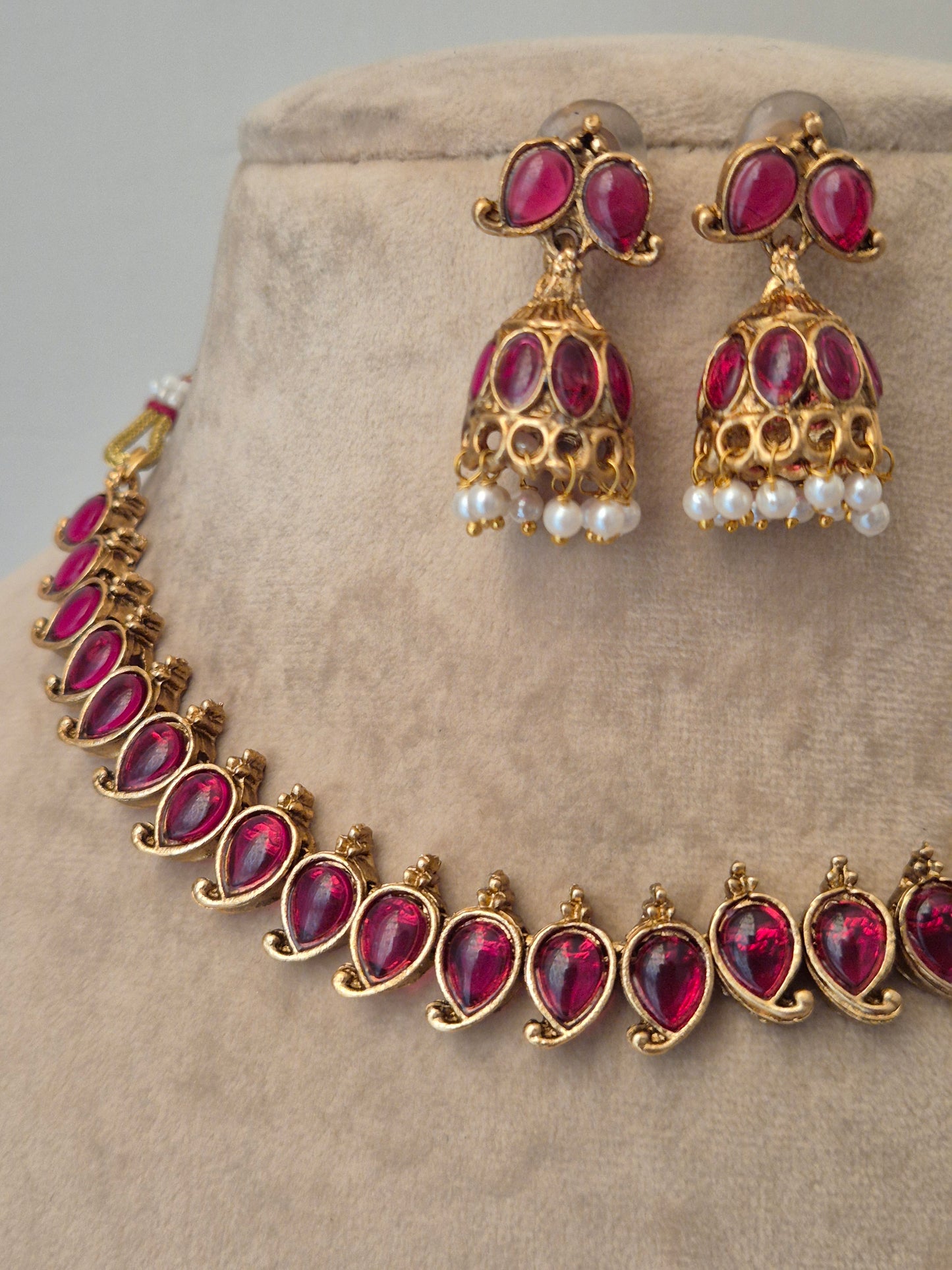 Gamini Necklace Set