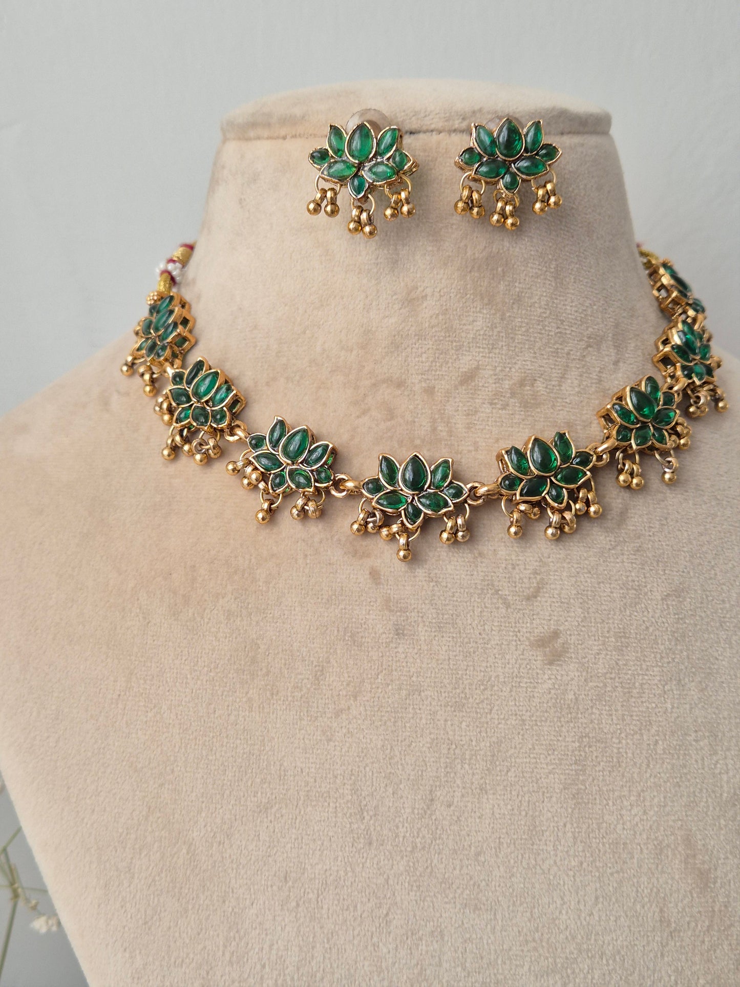 Qadira Necklace Set