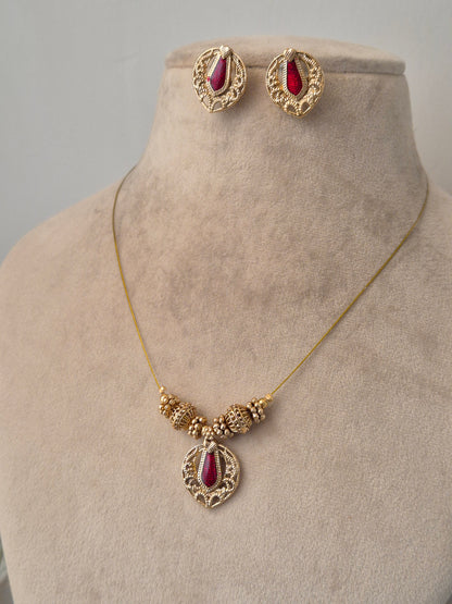 Induja Invisible Chain Necklace Set