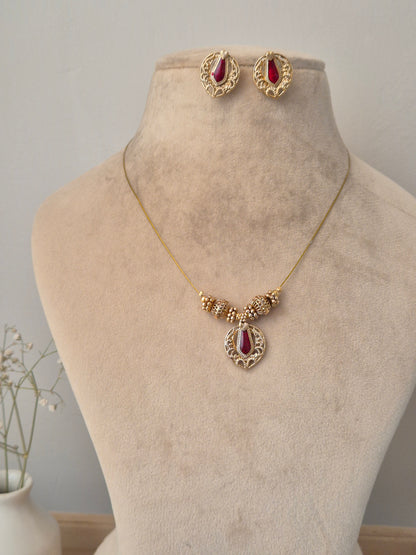 Induja Invisible Chain Necklace Set