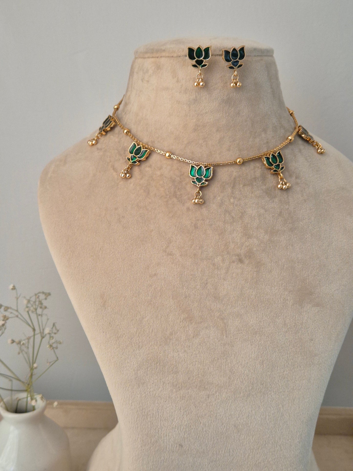 Ishwari Necklace Set