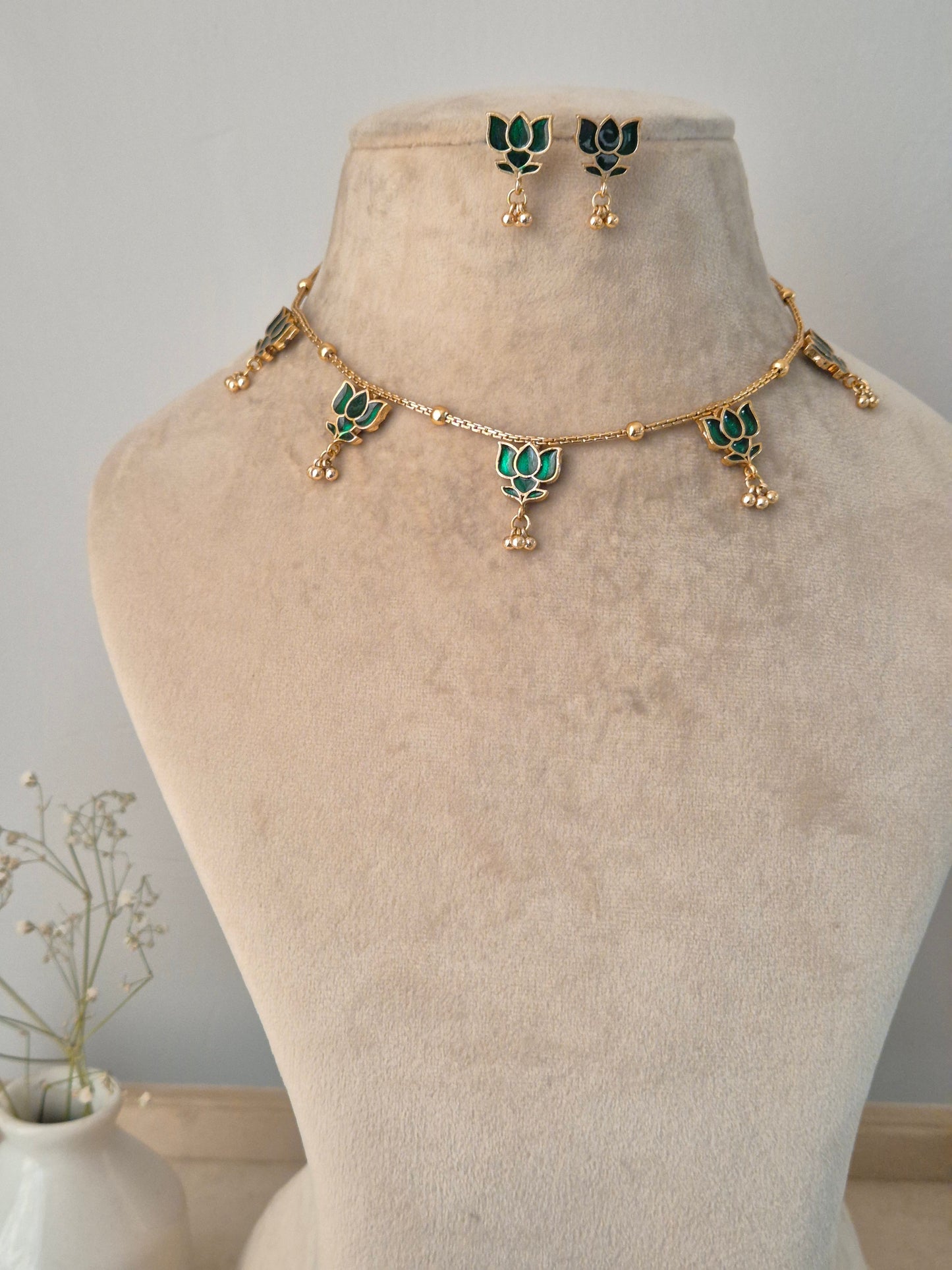 Ishwari Necklace Set