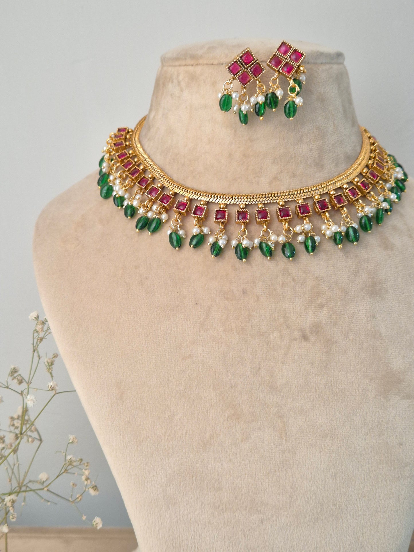Gyanvi Necklace Set