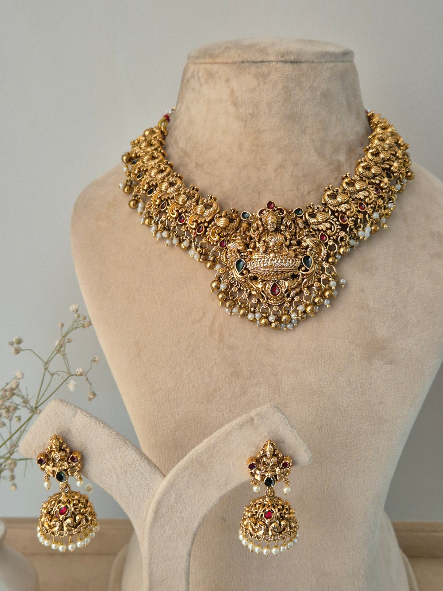 Itishree Necklace Set