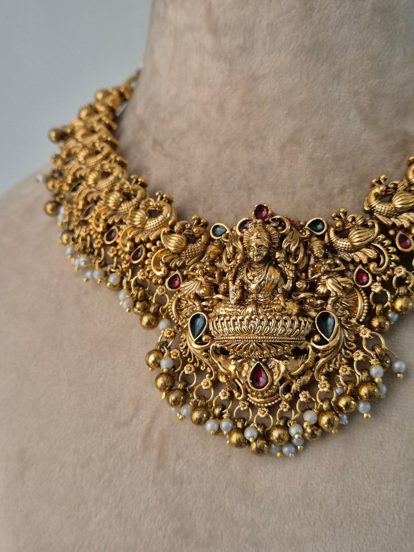 Itishree Necklace Set