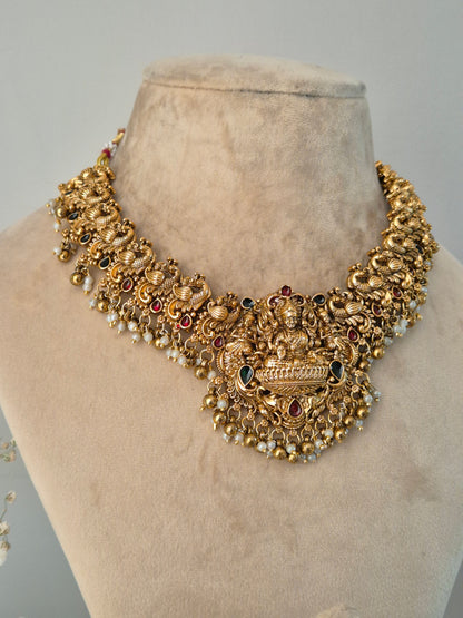 Itishree Necklace Set