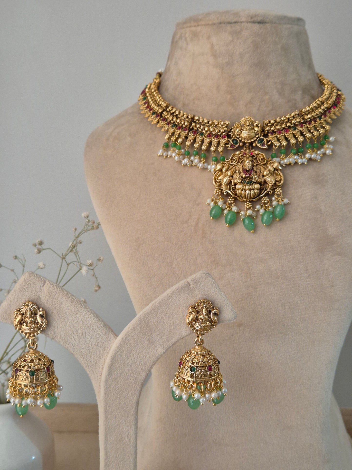 Gauhar Necklace Set