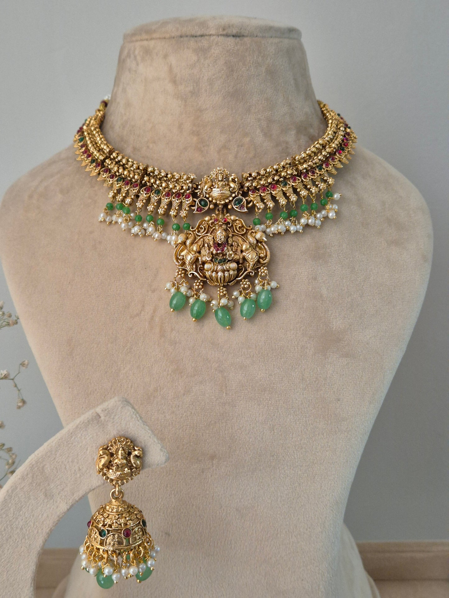 Gauhar Necklace Set